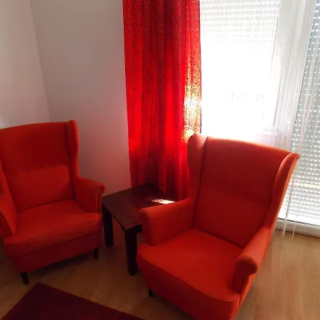 Madar Vendeghaz 公寓式酒店 4*
