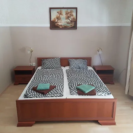 Madar Vendeghaz 公寓式酒店 Hévíz